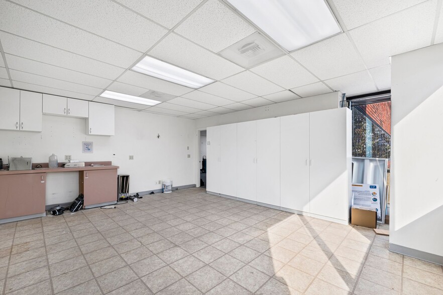 14546 Hamlin St, Van Nuys, CA for lease - Interior Photo - Image 2 of 22