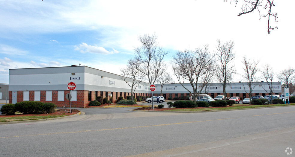 552 Central Dr, Virginia Beach, VA for lease - Primary Photo - Image 1 of 5