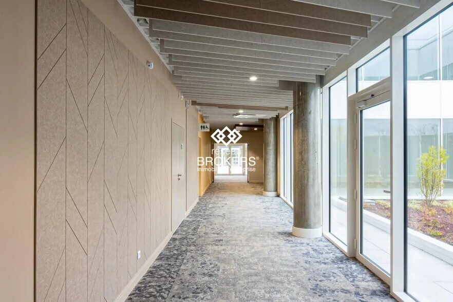 Office in Bourg-en-Bresse for lease - Lobby - Image 3 of 10