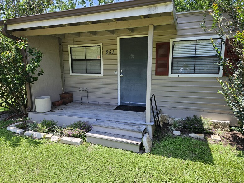 251 Gonyo Ln, Richmond, TX for lease - Primary Photo - Image 1 of 11