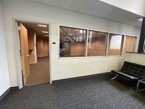 2454 E Dempster St, Des Plaines, IL for lease Interior Photo- Image 2 of 2