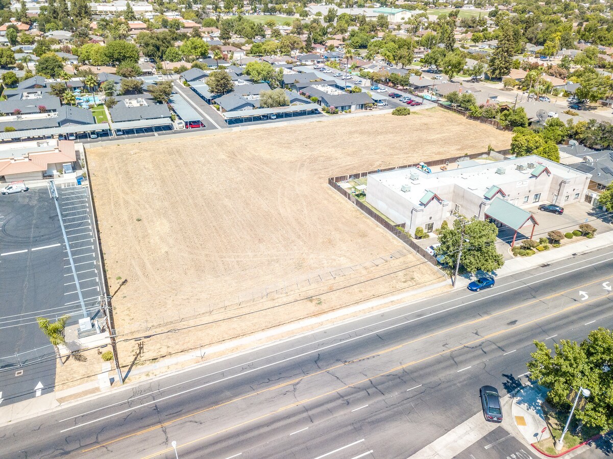 E Gettysburg Ave, E of N 1st St, Fresno, CA 93726