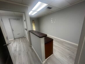 6449 38th Ave, Saint Petersburg, FL for lease Interior Photo- Image 2 of 32