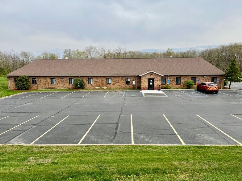 108 N Hospital Dr, Fulton, MO for sale - Primary Photo - Image 2 of 10