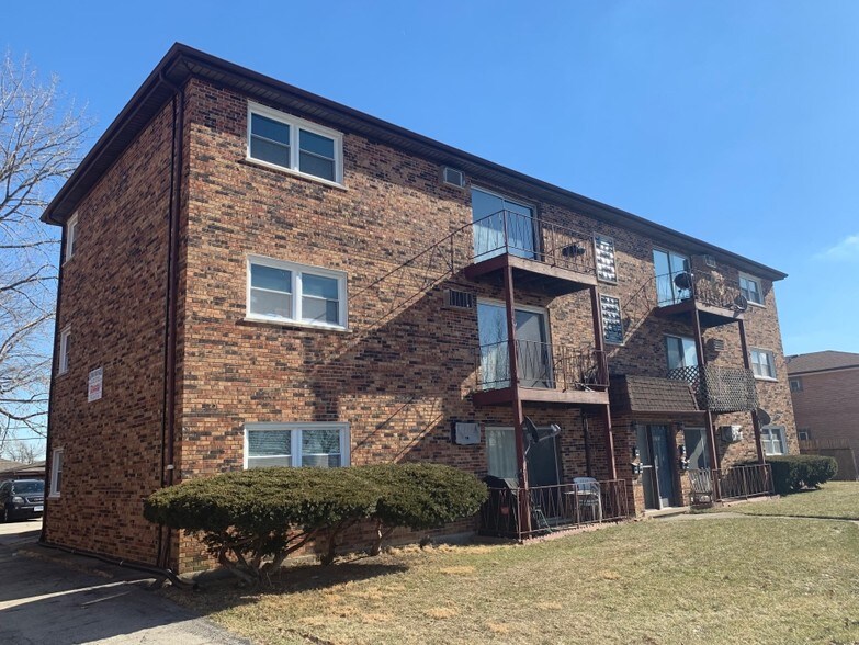 7651 S Roberts Rd, Bridgeview, IL 60455