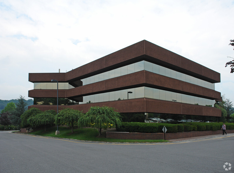 7 Skyline Dr, Hawthorne, NY for lease - Building Photo - Image 1 of 12