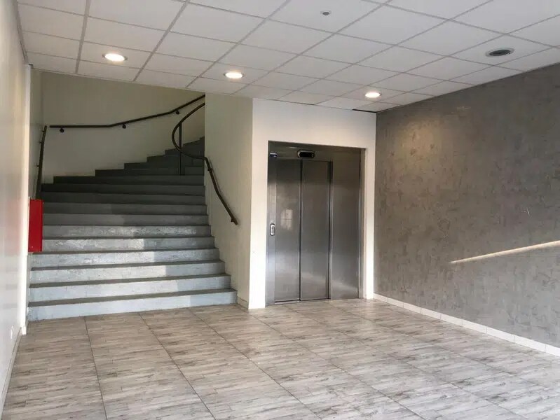 Office in Villeneuve-la-Garenne for lease Interior Photo- Image 1 of 3