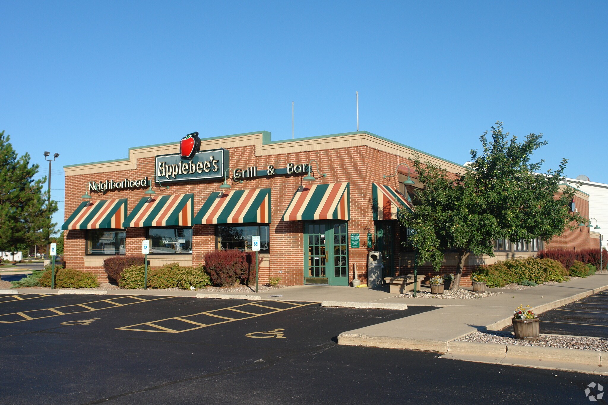 900 Hansen Rd, Green Bay, WI for sale Primary Photo- Image 1 of 1