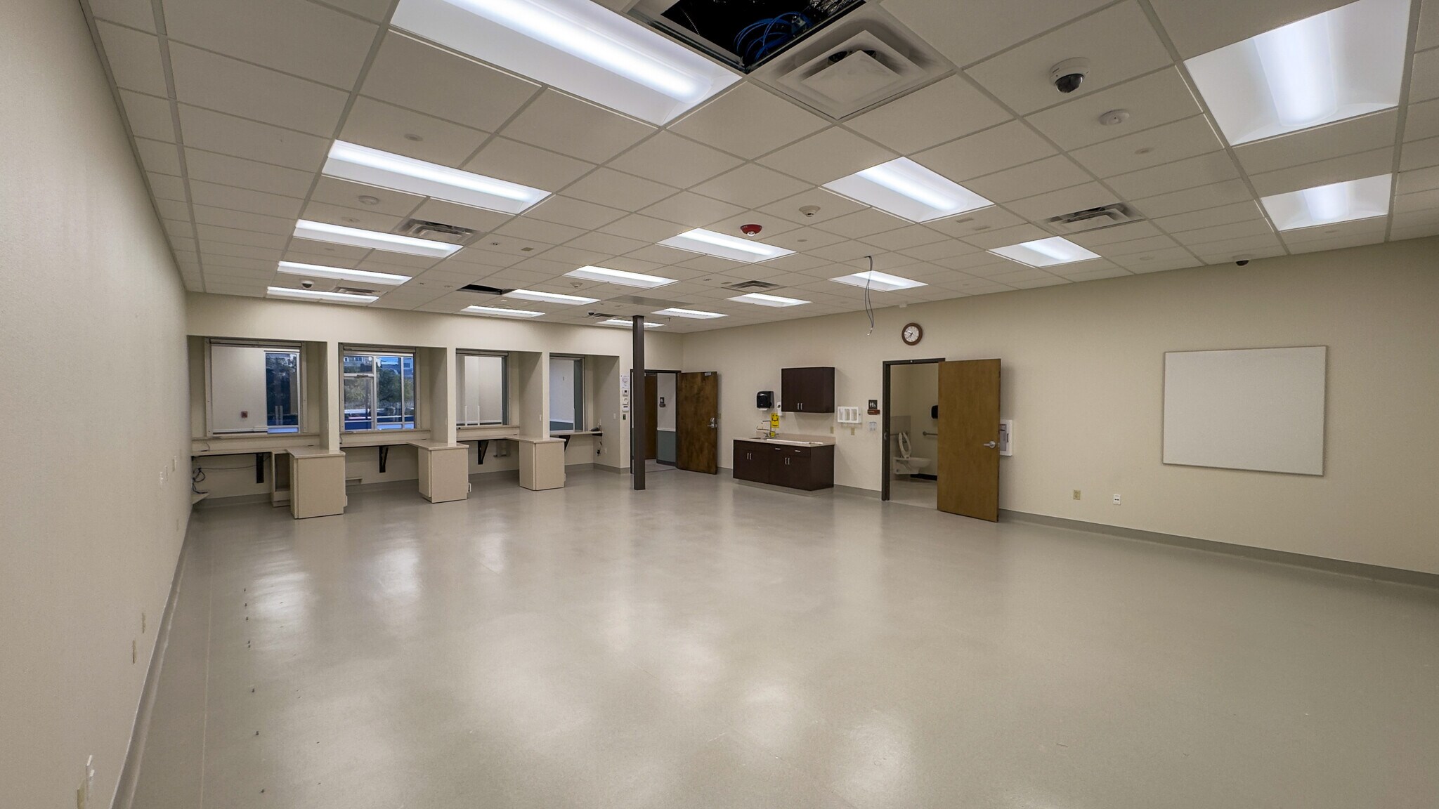 7400 Helen Of Troy, El Paso, TX for lease Interior Photo- Image 1 of 10