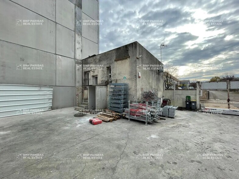 Flex in Ivry-sur-Seine for lease - Building Photo - Image 3 of 9