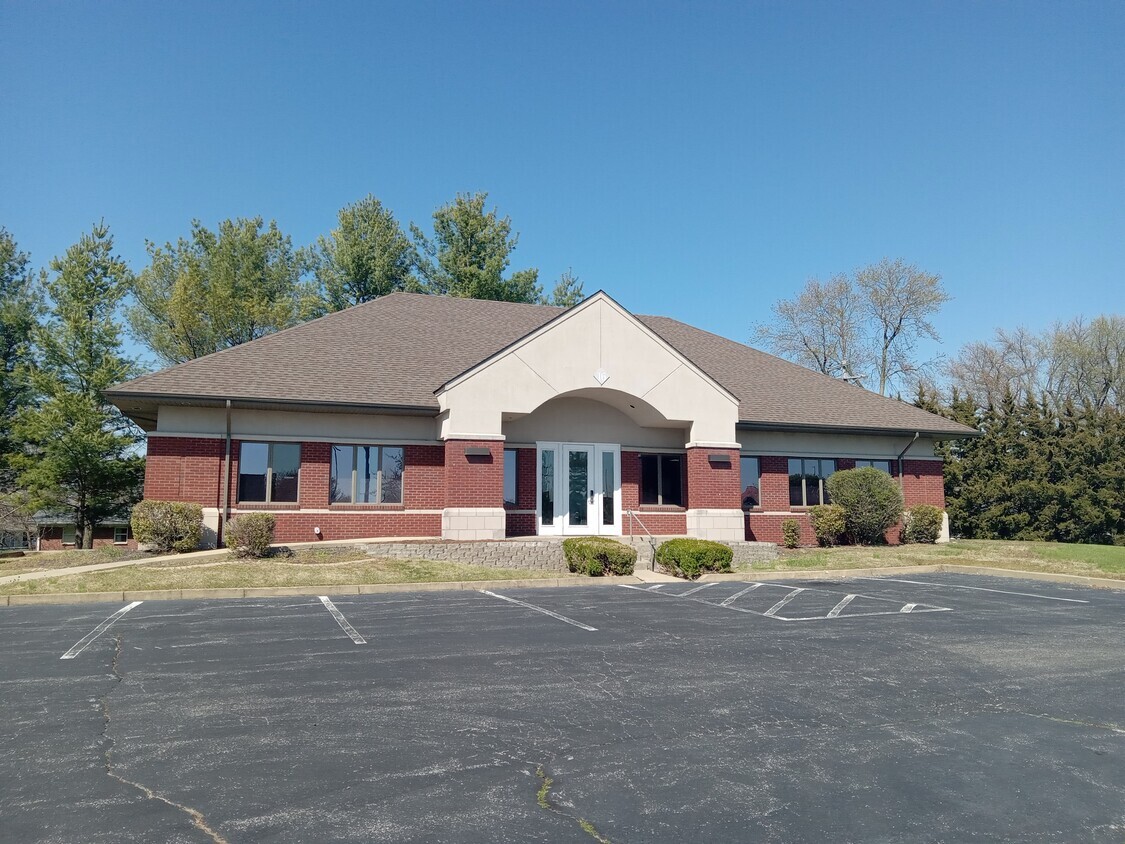 16 Bronze Pointe, Swansea, IL for lease Building Photo- Image 1 of 10