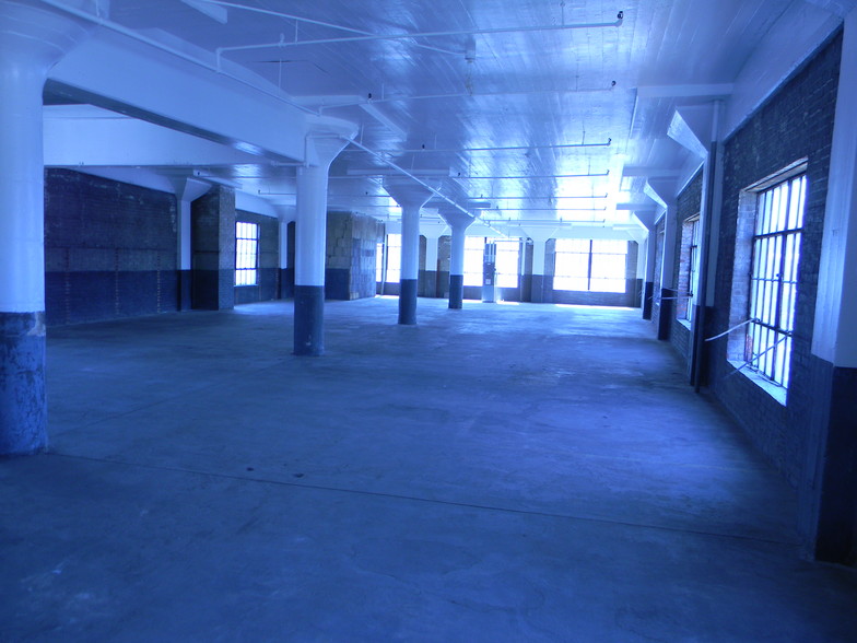 1206 Smith St, Charleston, WV for lease - Interior Photo - Image 3 of 4