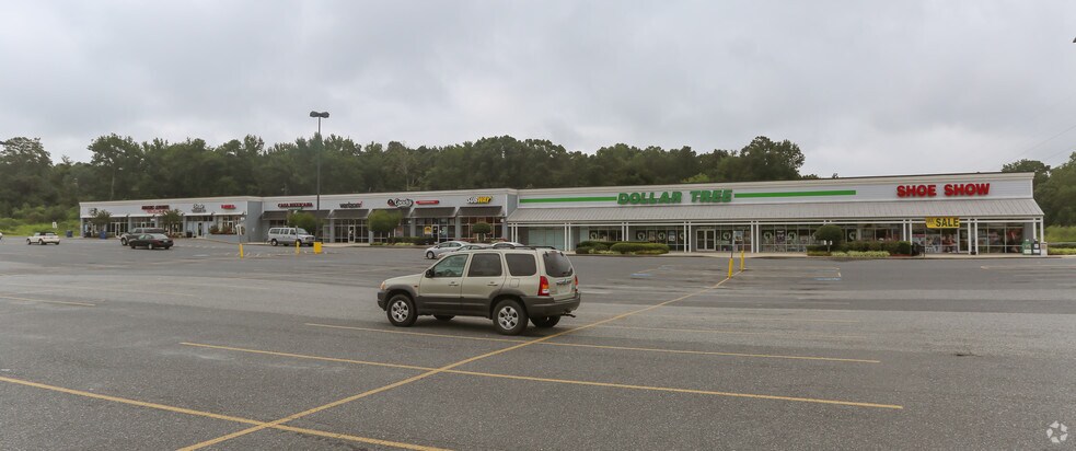 157-187 Montgomery Xing, Biscoe, NC for sale - Building Photo - Image 1 of 1