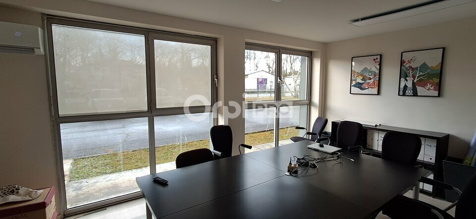 Office in Pau for lease - Interior Photo - Image 3 of 9