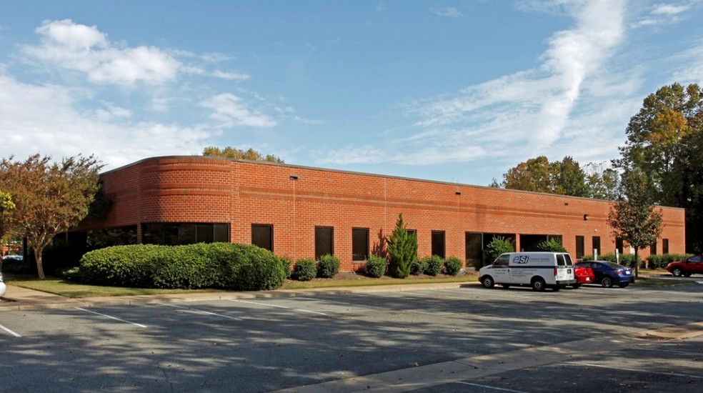 303 Butler Farm Rd, Hampton, VA for lease - Building Photo - Image 1 of 7