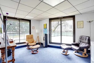 Office in Paris for lease Interior Photo- Image 1 of 3