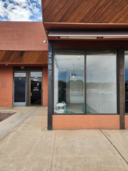 2555-2573 N Campbell Ave, Tucson, AZ for lease - Building Photo - Image 2 of 6