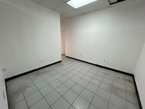 805-865 NW 119 St, Miami, FL for lease Interior Photo- Image 2 of 9