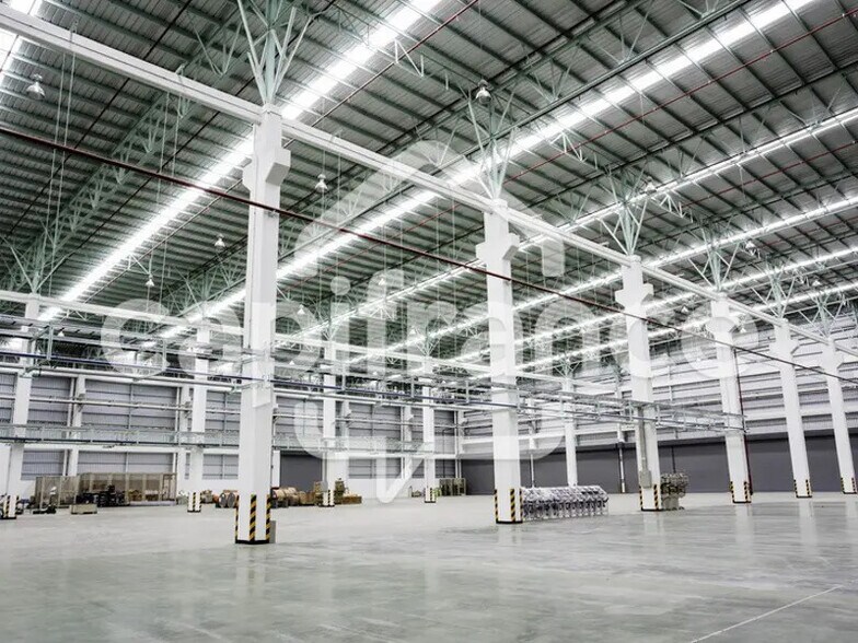 Flex in Saint-Quentin-Fallavier for lease - Interior Photo - Image 3 of 3