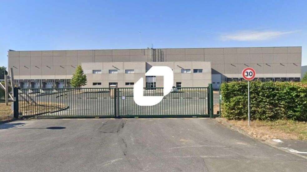 Industrial in Houplines for lease - Building Photo - Image 1 of 2