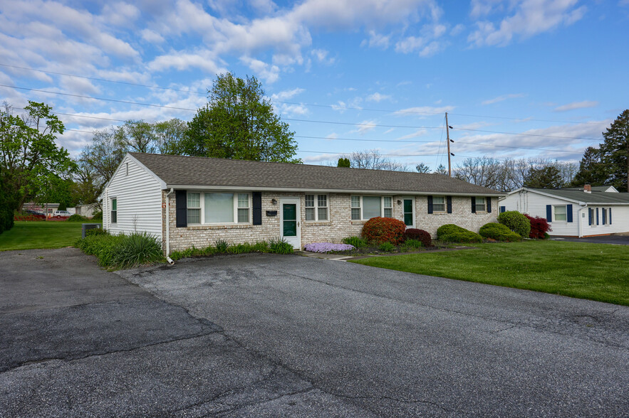 352 S Sporting Hill Rd, Mechanicsburg, PA for sale - Building Photo - Image 1 of 18