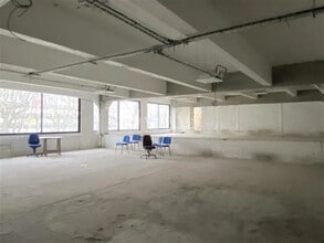 Office in Montrouge for lease Interior Photo- Image 1 of 1