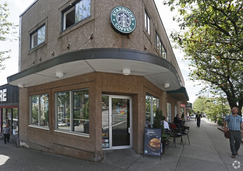 273 Lonsdale Ave, North Vancouver, BC V7M 2E9 273 Lonsdale Ave, North Vancouver, BC V7M 2E9