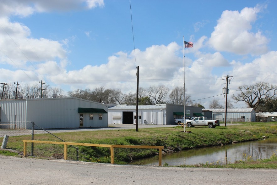 2075 Bayou Blue Rd, Houma, LA for lease - Primary Photo - Image 1 of 6