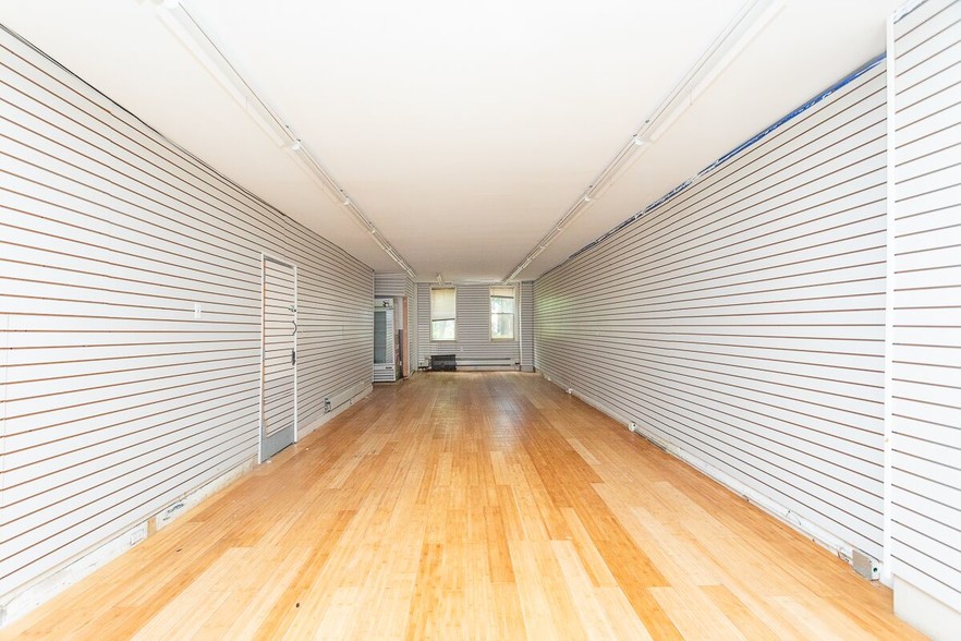 599 Manhattan Ave, Brooklyn, NY for lease - Building Photo - Image 2 of 8