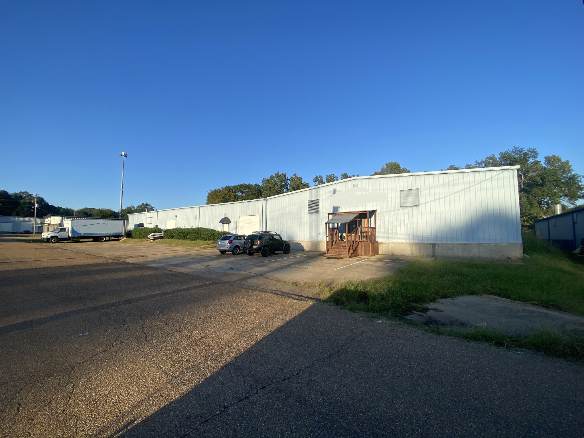 216 Industrial Dr, Ridgeland, MS for lease Building Photo- Image 1 of 6