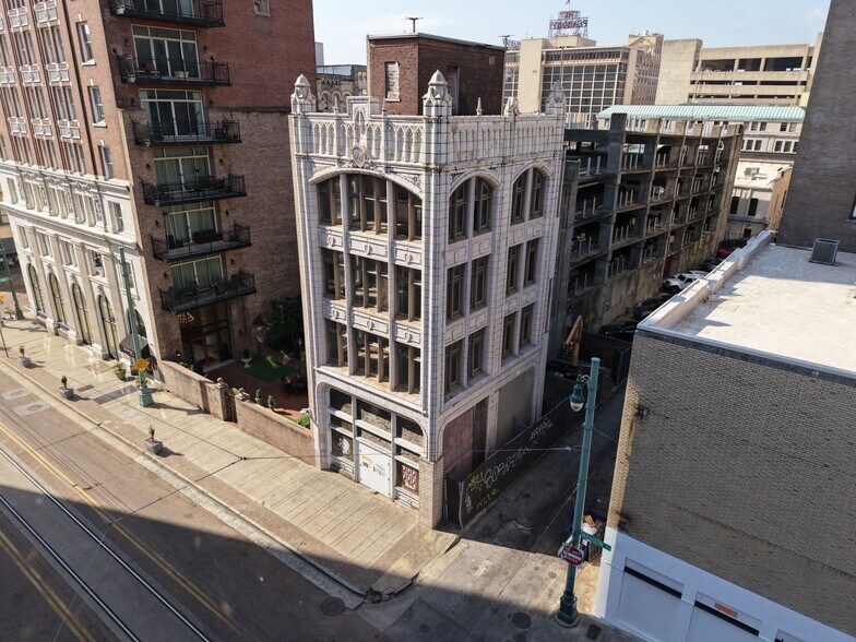 119 Madison Ave, Memphis, TN for sale - Building Photo - Image 1 of 15