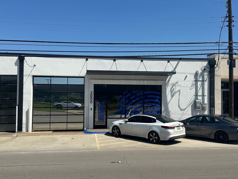 2062 Irving Blvd, Dallas, TX for lease - Building Photo - Image 1 of 1