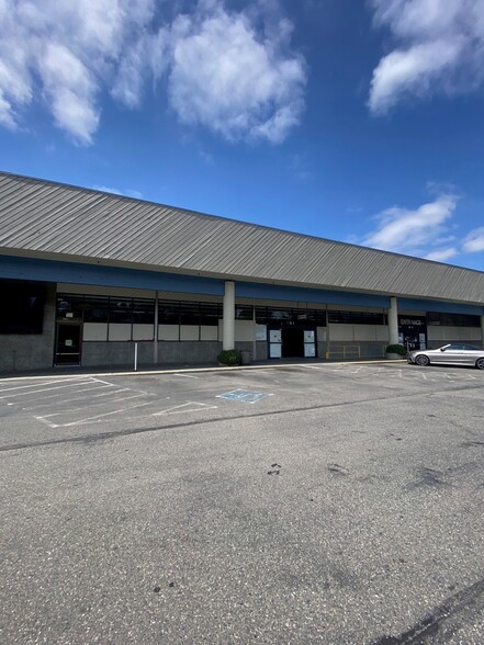 3152-3212 NE Sunset Blvd, Renton, WA for lease - Building Photo - Image 1 of 5