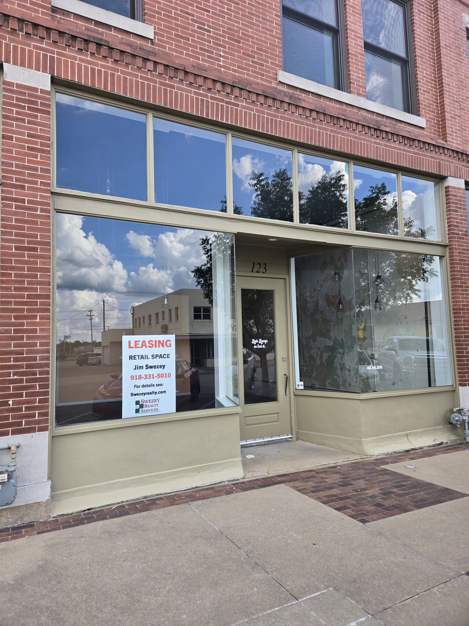 119-125 W 2nd St, Bartlesville, OK for lease Interior Photo- Image 1 of 5