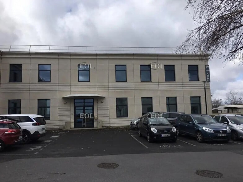 Flex in Créteil for lease - Building Photo - Image 3 of 7