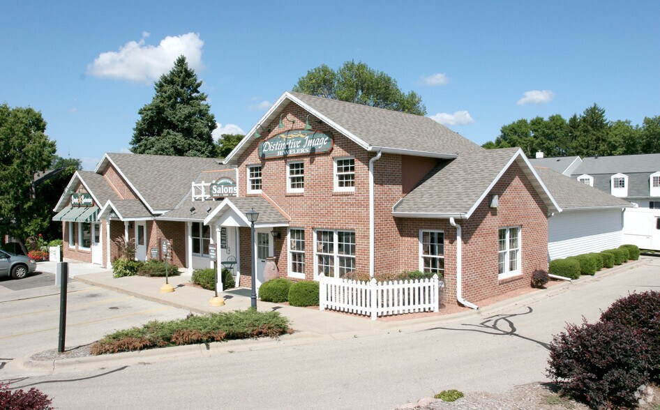 61026150 Mineral Point Rd, Madison, WI 53705