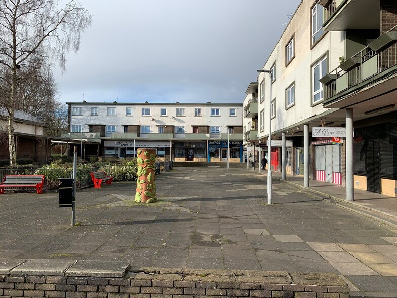 Retail and Lock ups Units, Woodside Way portfolio of 3 properties for sale on LoopNet.com - Building Photo - Image 1 of 4
