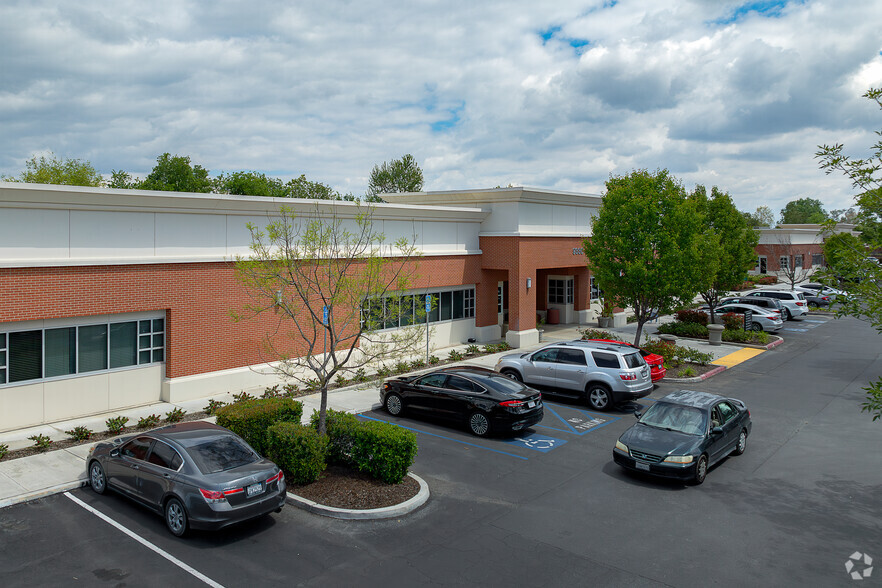 9330 Stockdale Hwy, Bakersfield, CA for sale - Primary Photo - Image 1 of 1