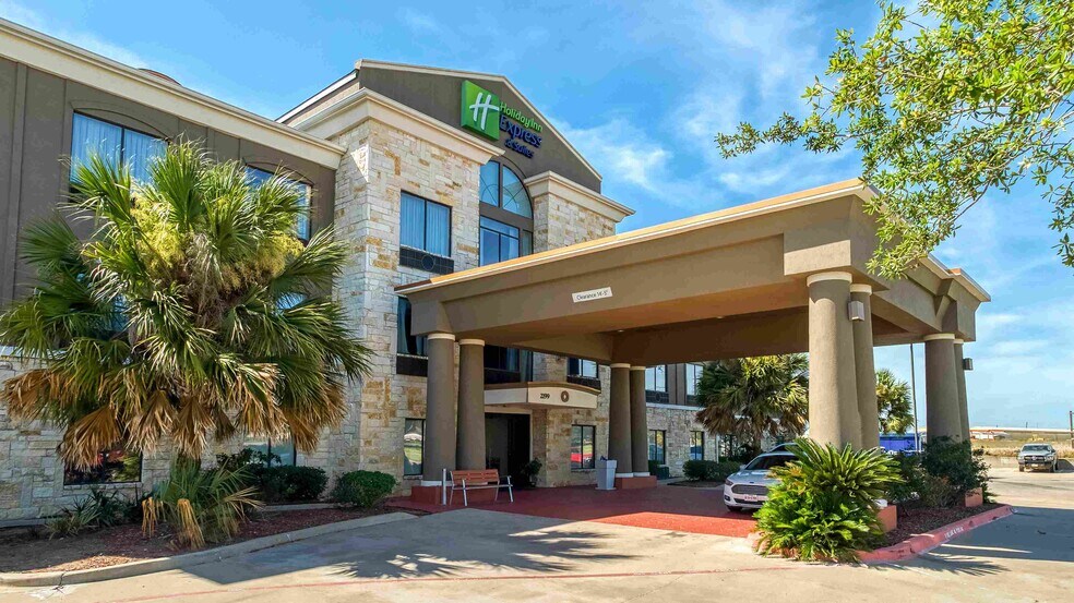 2199 US 59, Beeville, TX for sale - Building Photo - Image 1 of 1