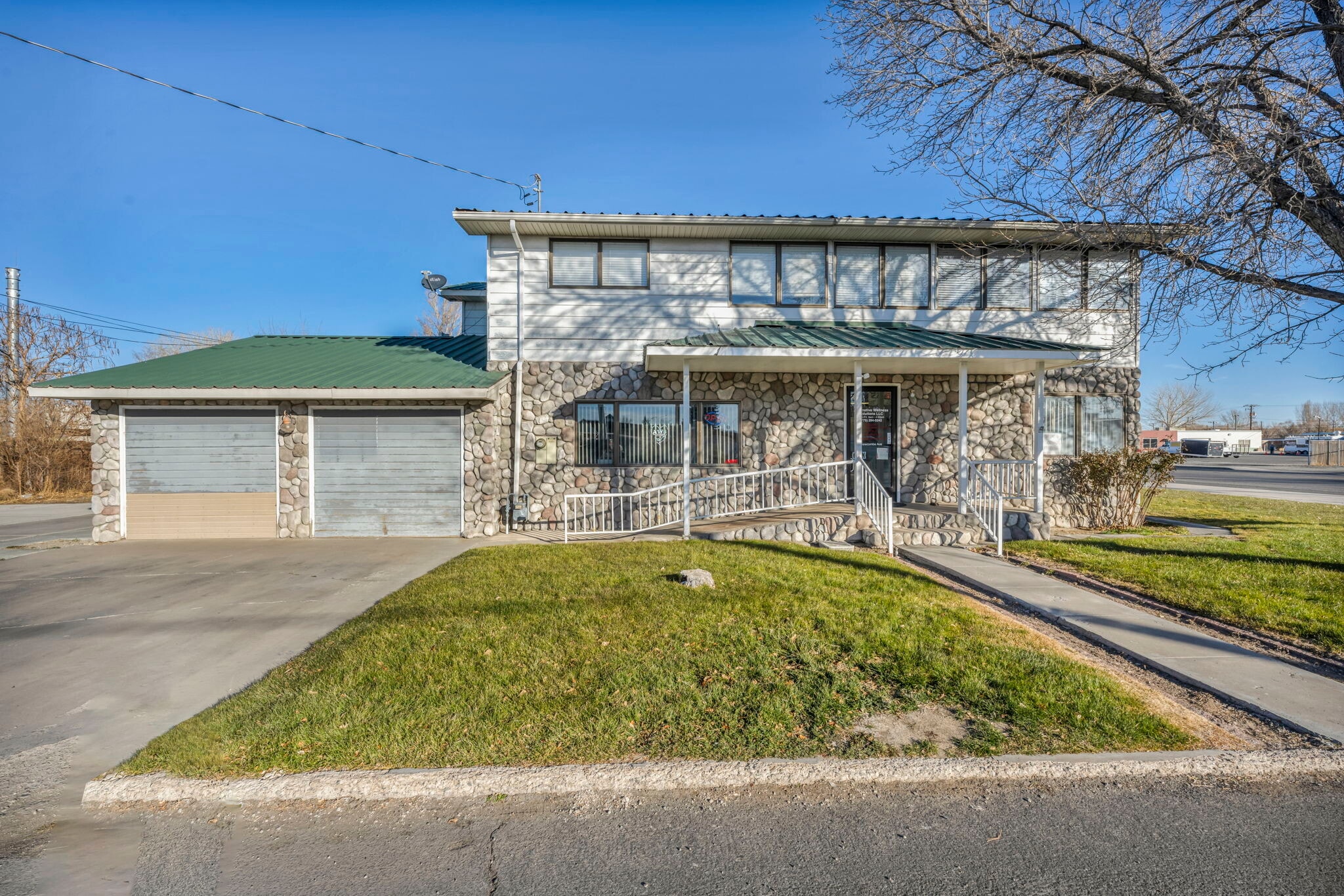 2 Newcombe Ave, Yerington, NV for sale Primary Photo- Image 1 of 32