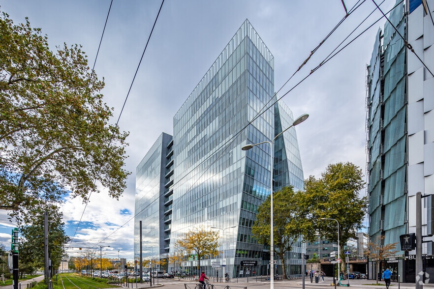 Office in Lyon for lease - Building Photo - Image 2 of 2