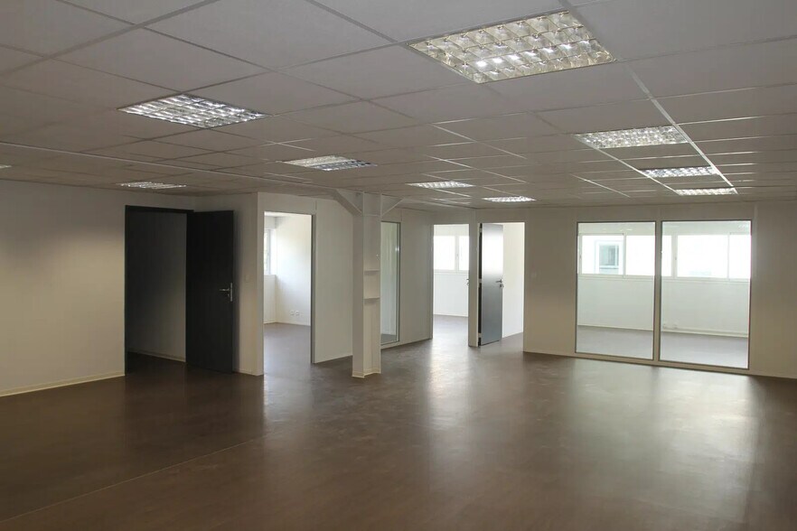 Office in Gémenos for lease - Interior Photo - Image 2 of 5