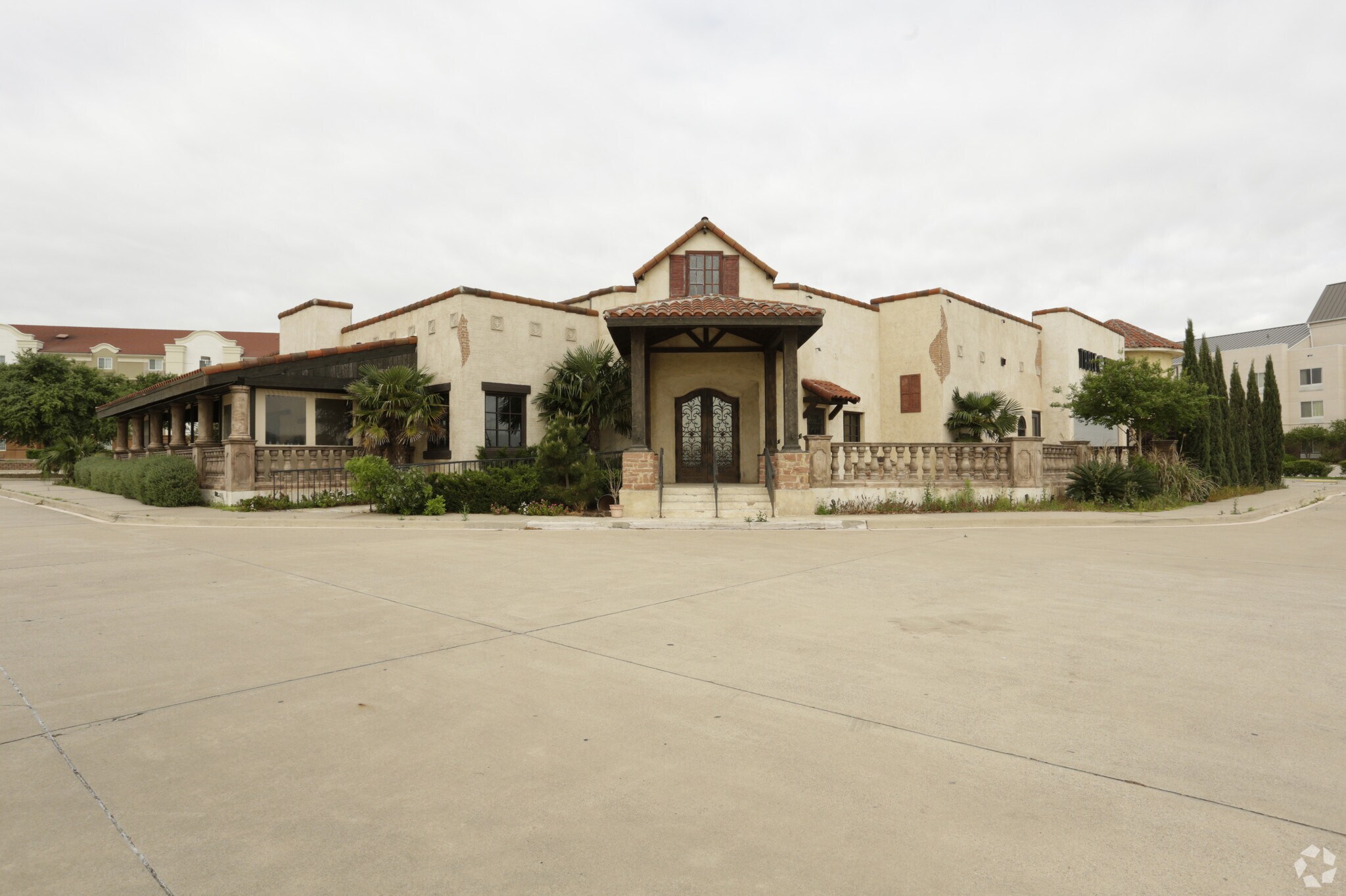 525 Meadow Creek Dr, Irving, TX for sale Primary Photo- Image 1 of 1