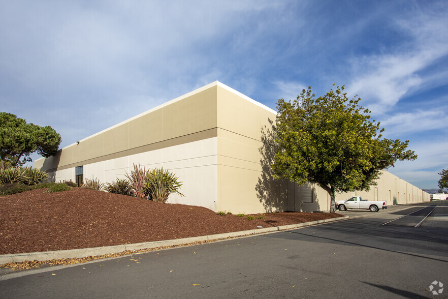 2252-2258 W Winton Ave, Hayward, CA for lease - Building Photo - Image 2 of 4