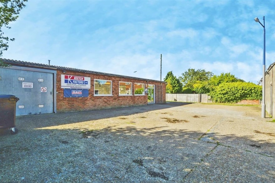 9 Alexandra Rd, Mablethorpe for sale - Building Photo - Image 2 of 5