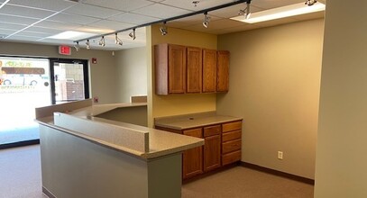 6611 University Ave, Windsor Heights, IA for lease Interior Photo- Image 2 of 6