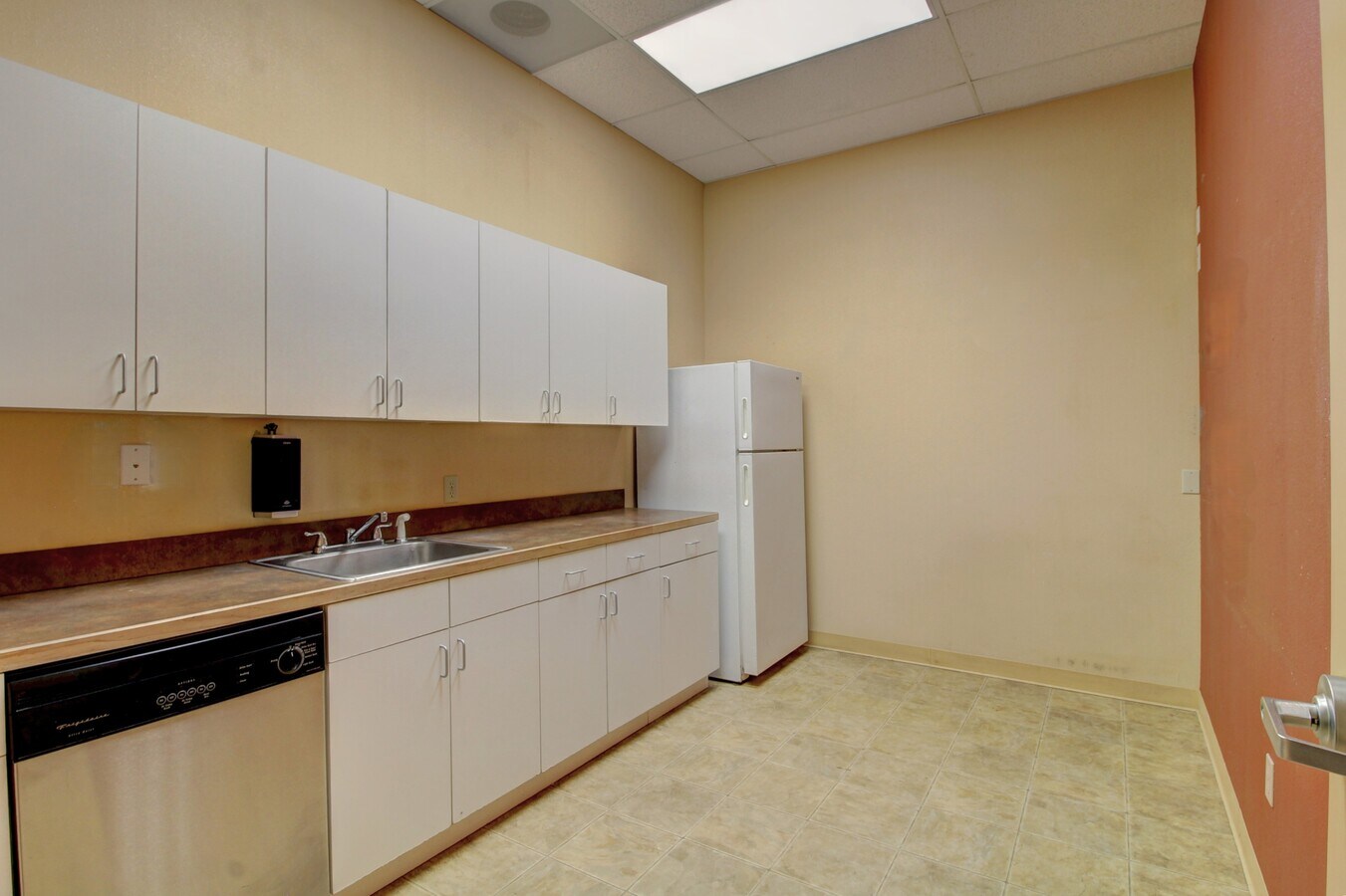 290 Nickel St, Broomfield, CO 80020 - Unit 200 - - Interior Photo - Image 1 of 4