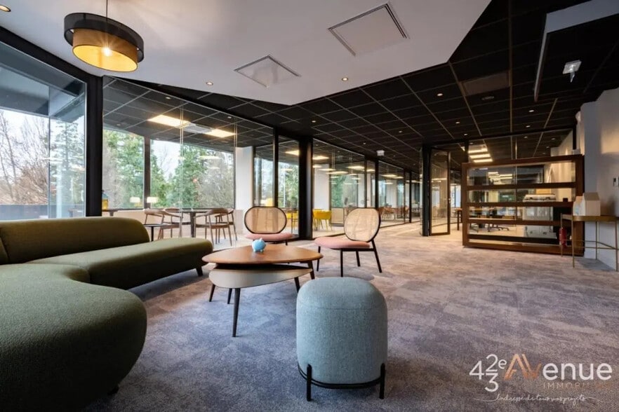 Office in Saint-Étienne for sale - Lobby - Image 1 of 10