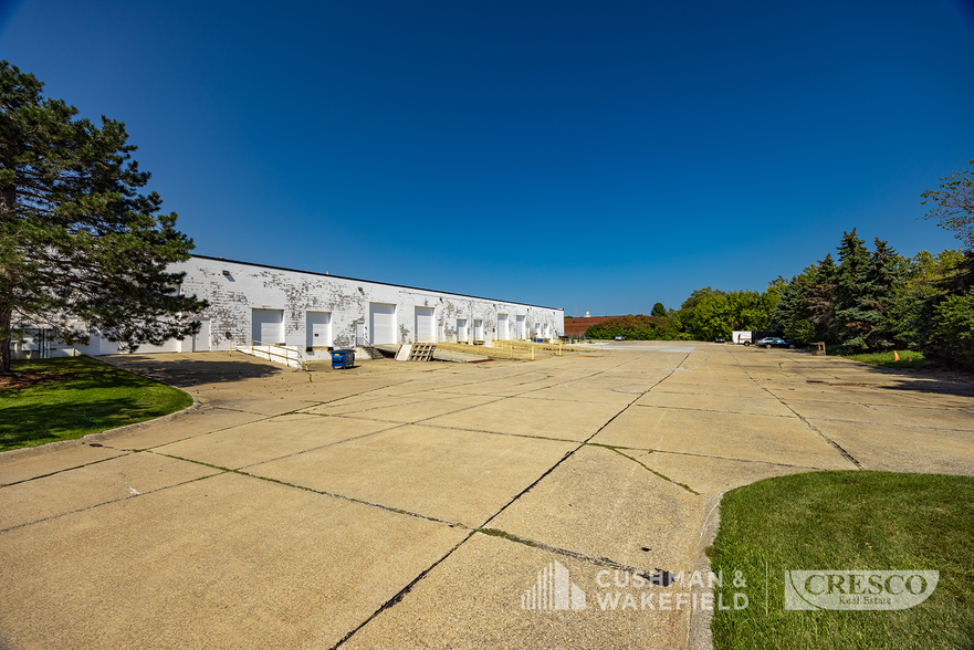 8285-8295 Darrow Rd, Twinsburg, OH for lease - Building Photo - Image 3 of 12