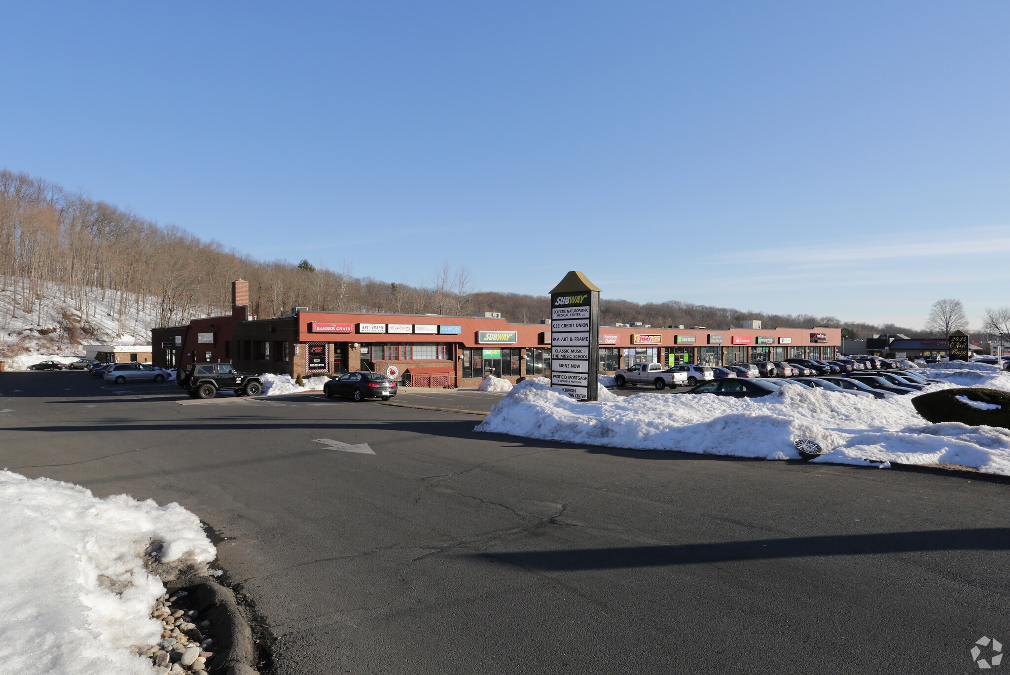 2434 Berlin Tpke, Newington, CT 06111 O'Neil Plaza